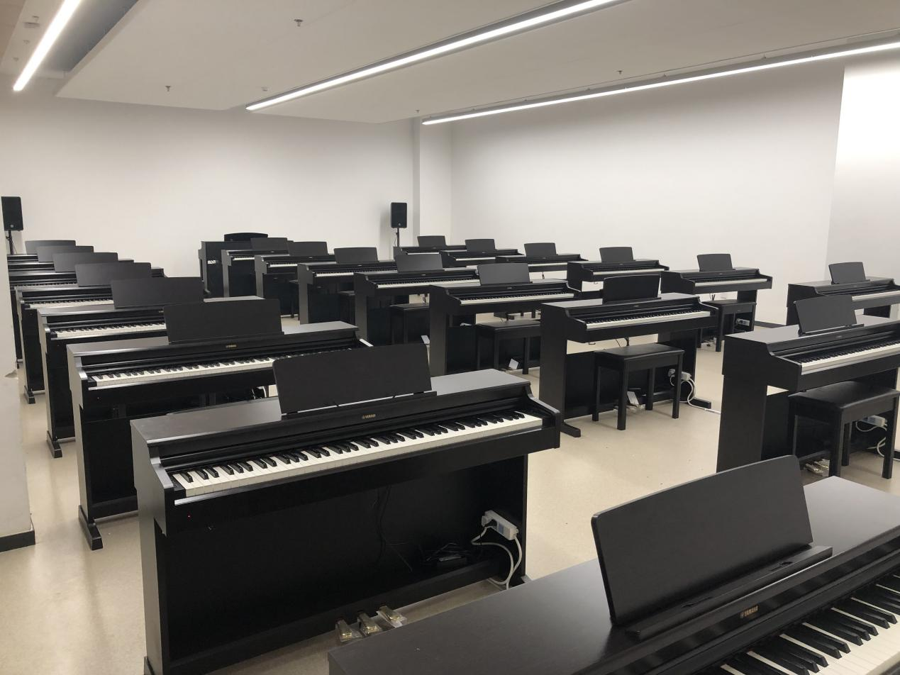 智能电钢琴教室